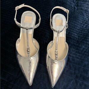 Dolce Vita Silver Heeled Shoes with Modern Silhouette